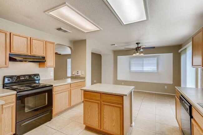 Building Photo - 9042 Camino Rey