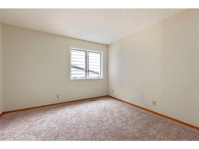 Building Photo - 5546 Village Dr