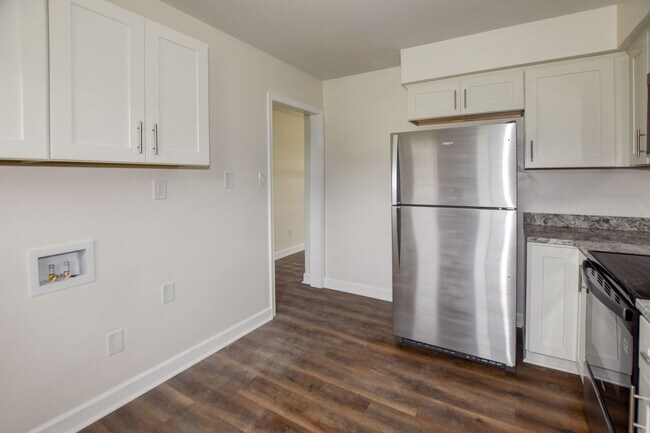 Building Photo - 936-938 Schumann Dr
