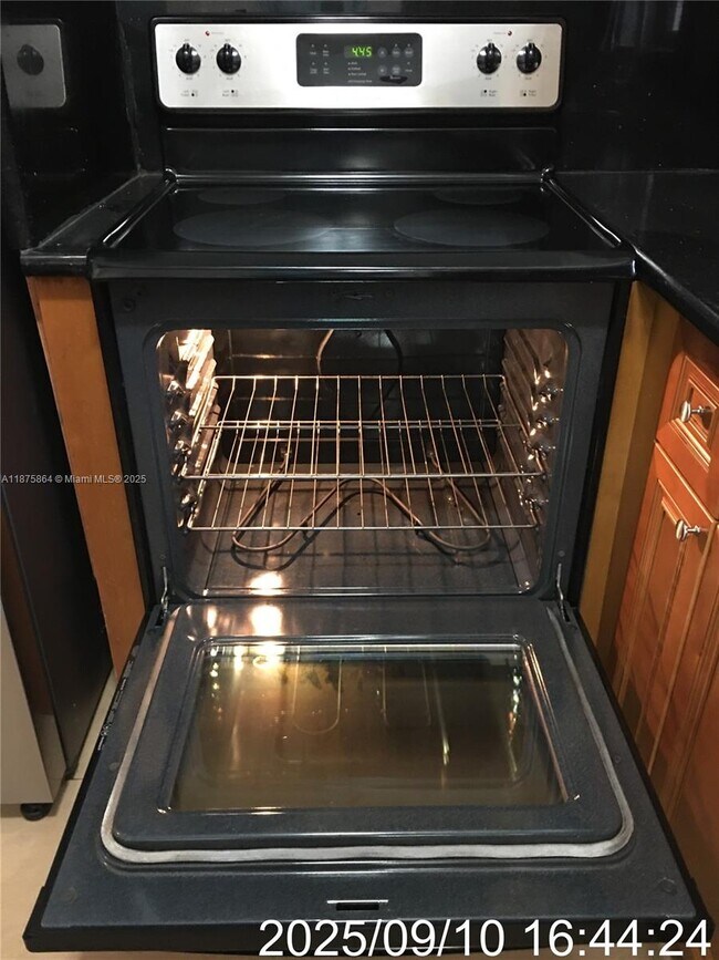 Building Photo - 5825 W 25th Ct