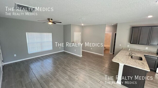 Building Photo - 2640 Dennis Ave SE