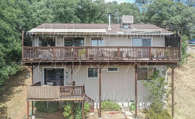 Building Photo - Spacious 3 Bedroom, 2.5 Bath Home in Myers Hill!