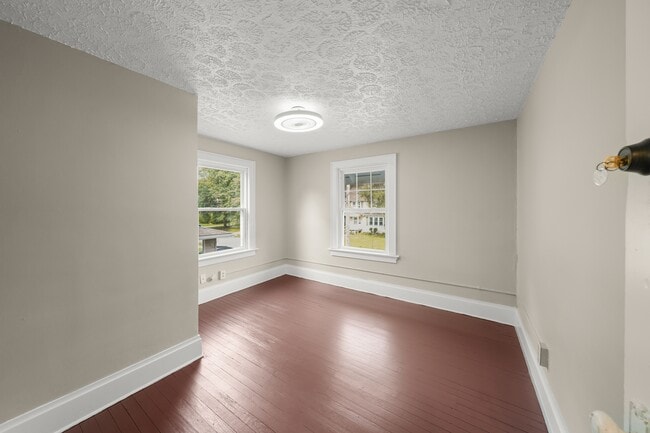 Building Photo - 114 Linden Rd