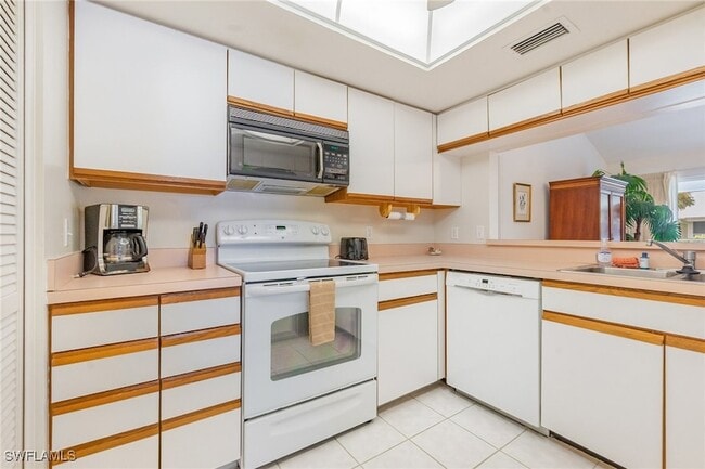 Building Photo - 4111 Lake Forest Dr