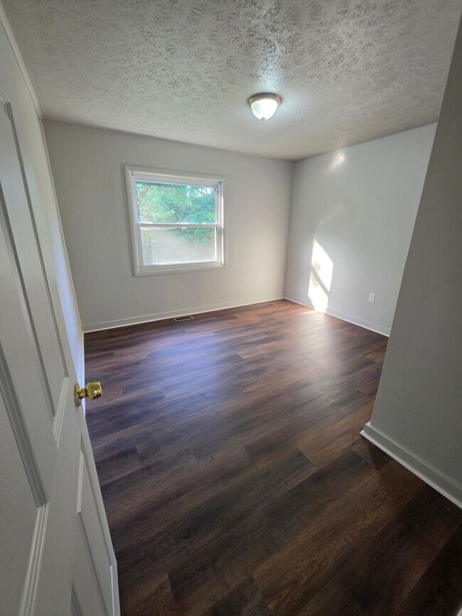 Building Photo - 431-433 W Outer Drive