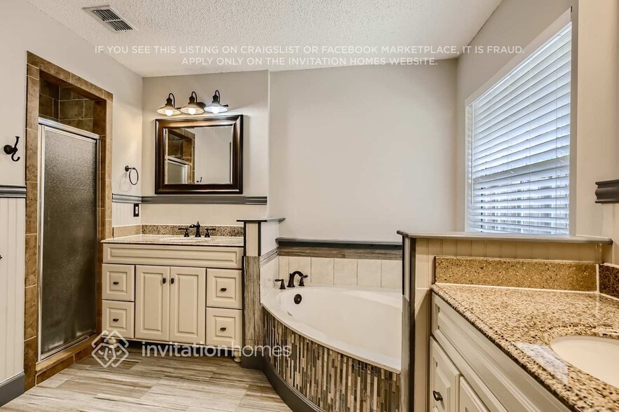 Building Photo - 11989 Collins Creek Dr