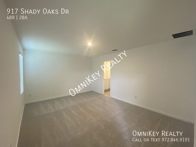 Building Photo - 917 Shady Oaks Dr