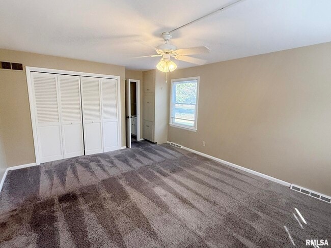 Building Photo - 6828 N Bobolink Rd