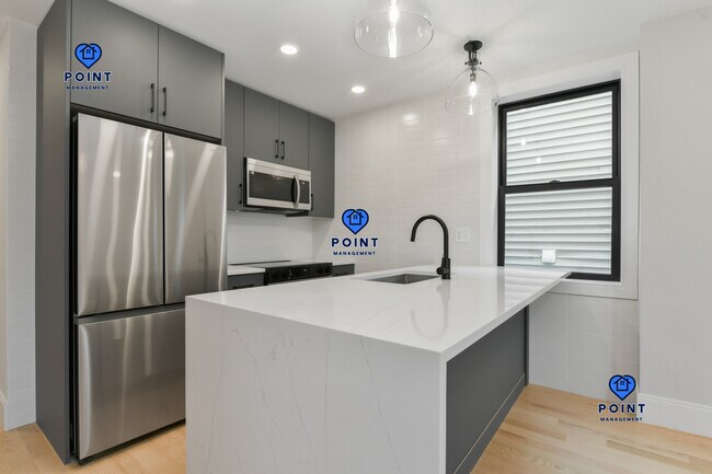 Building Photo - 516 Sumner St