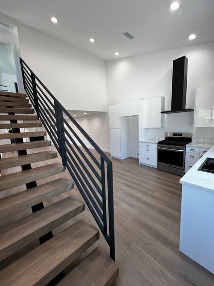 Building Photo - 14939 Tuba St