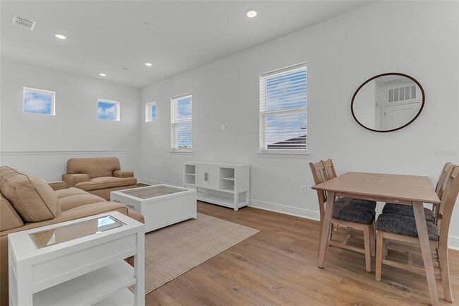 Building Photo - 9687 MacBride Dr