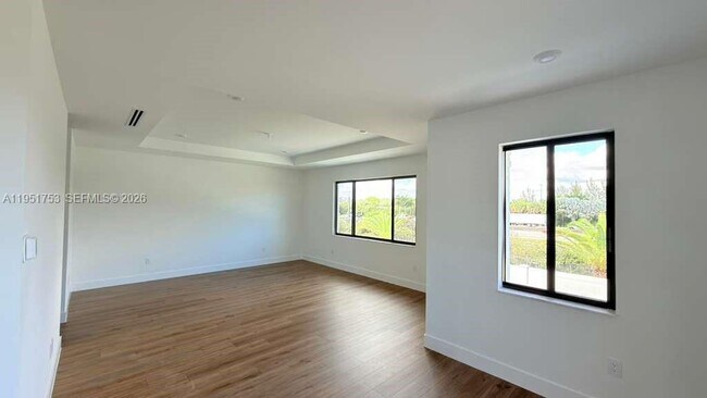 Building Photo - 19700 NE 14th Ave