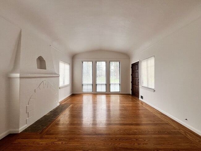 Building Photo - Classic Downtown Napa Duplex with Modern Upgrades and Across from Fuller Park