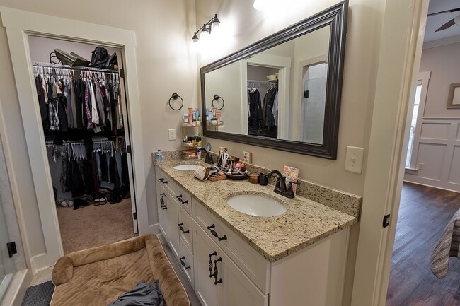 Building Photo - Millbrook Rental!