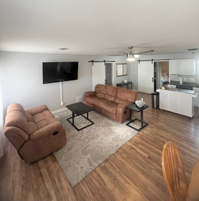 Building Photo - 4813 Bermuda Cir