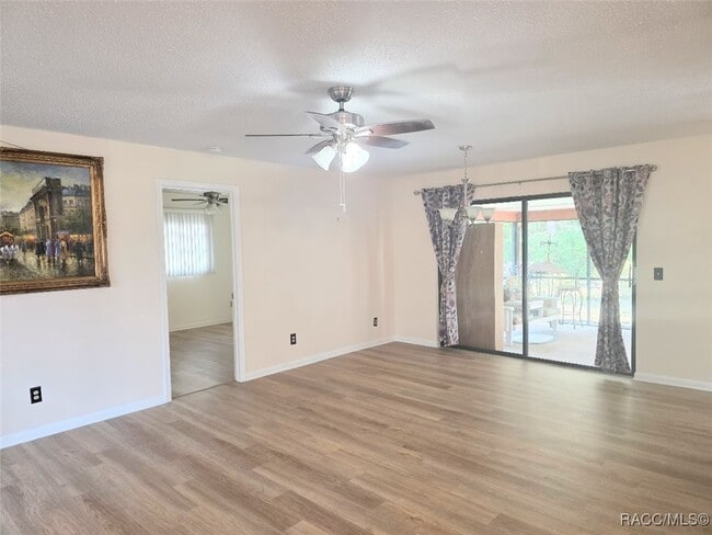 Building Photo - 25 Holly Ct