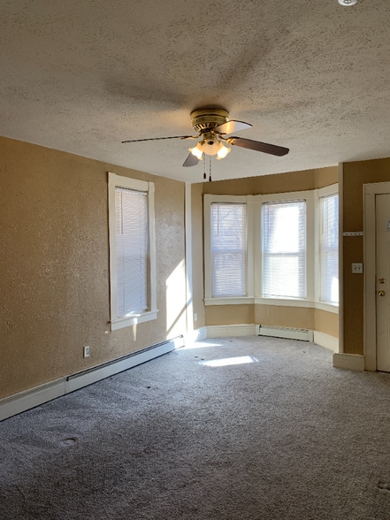 Building Photo - 724 E High St