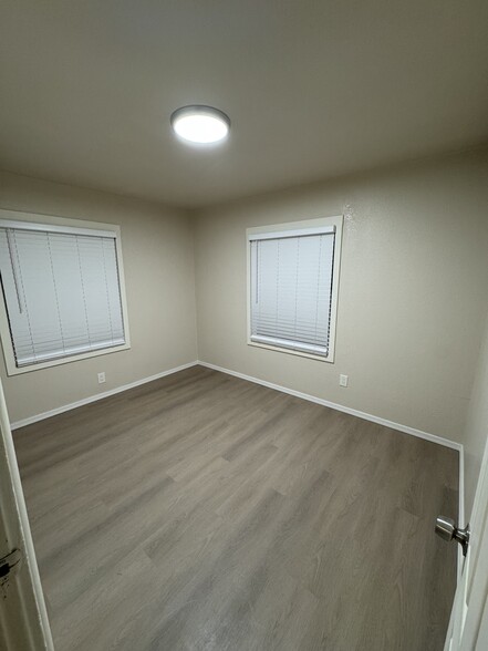 Building Photo - 103 W Kelso St