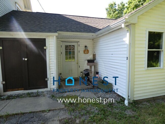 Building Photo - 95 Main St