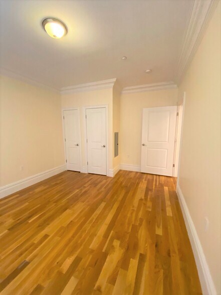 Building Photo - Surmont Commons