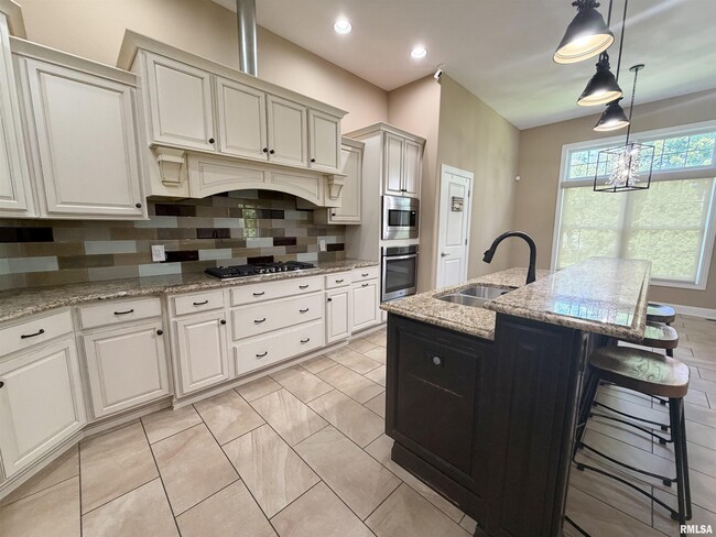 Building Photo - 1805 Blue Stone Dr