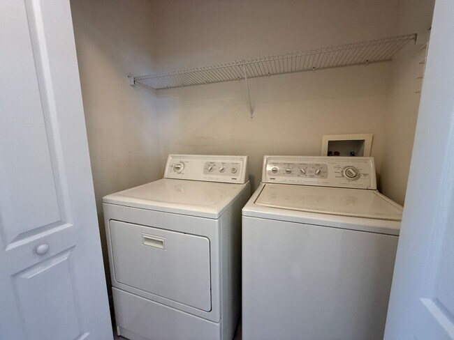 Building Photo - Beautiful Lake Mary 4 Bedroom home in Gated Community with Community Pools