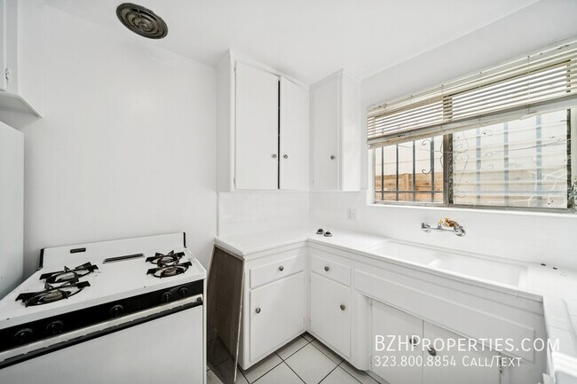 Building Photo - 2314 S Corning St