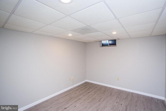 Building Photo - 207 Hampshire Dr