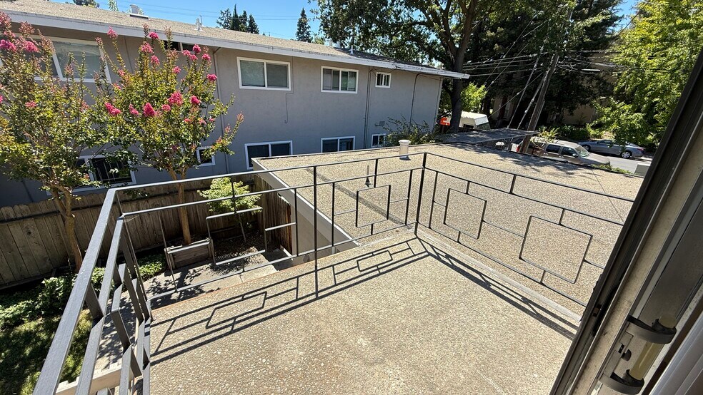 Building Photo - 190 Sierra Dr