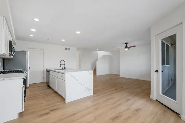 Building Photo - 4586 Hamilton St