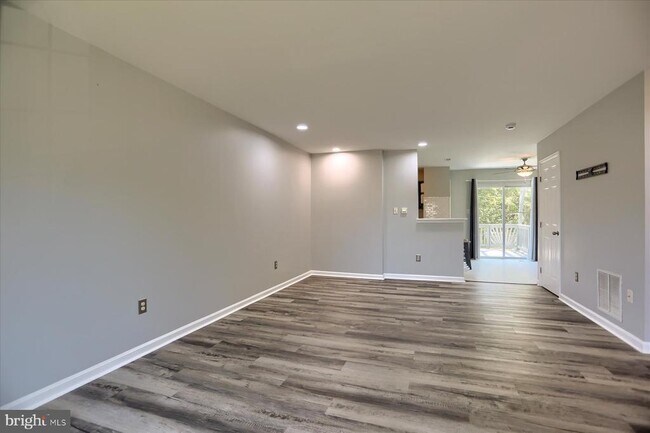 Building Photo - 618 Milford Ct
