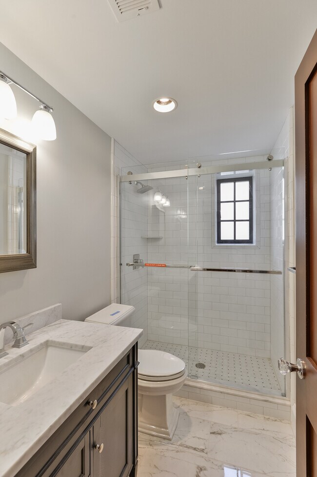 Building Photo - 1411 Willow Ave