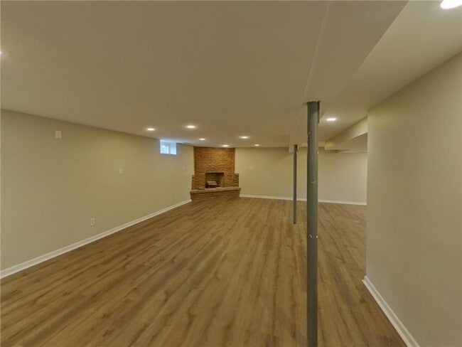 Building Photo - 14015 Flay Ave N
