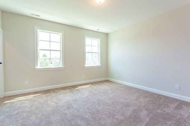 Building Photo - BEAUTIFUL TOWNHOME WITH COMMUNITY POOL- $1000 OFF FIRST MONTH'S RENT WITH FEBRUARY 2026 MOVE-IN