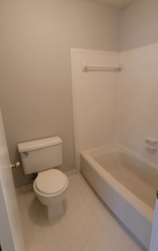 Building Photo - 7237 Sandy Creek Dr
