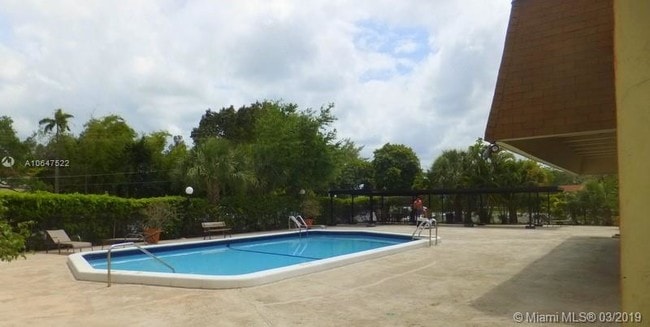 Building Photo - 16950 W Dixie Hwy