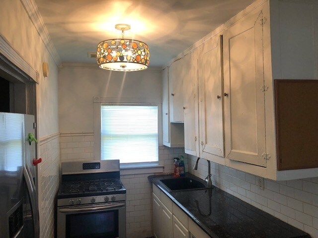 Kitchen - 14607 Hoyne Ave