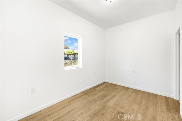 Building Photo - 1375 N Mentor Ave