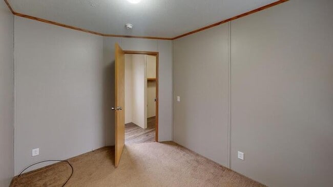 Building Photo - 124 Delta Ave