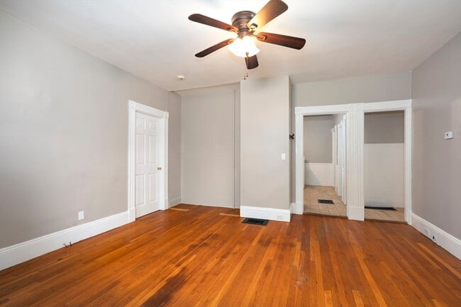 Building Photo - 117 Medford St