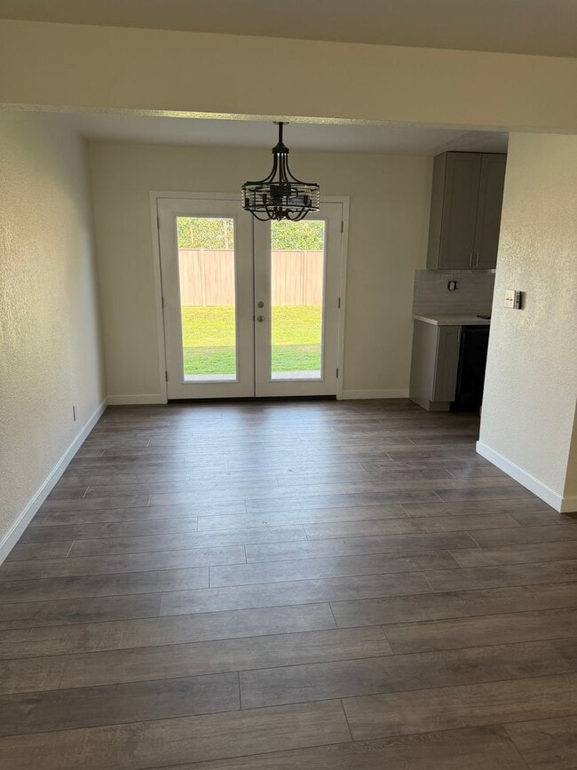 Building Photo - Fullerton Single Story Beauty