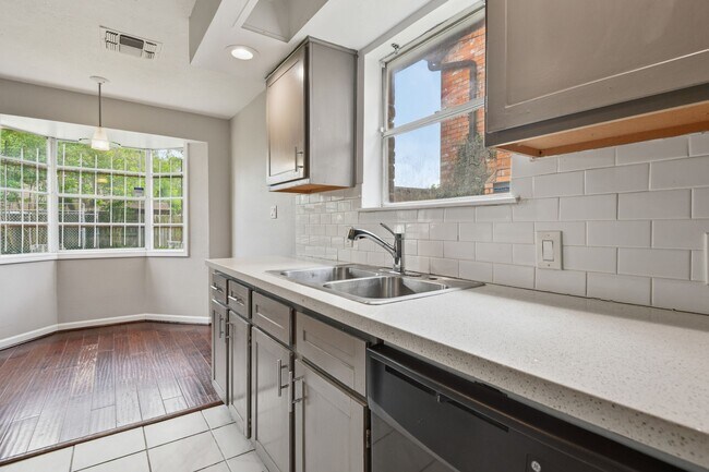 Building Photo - 6703 Krause Dr