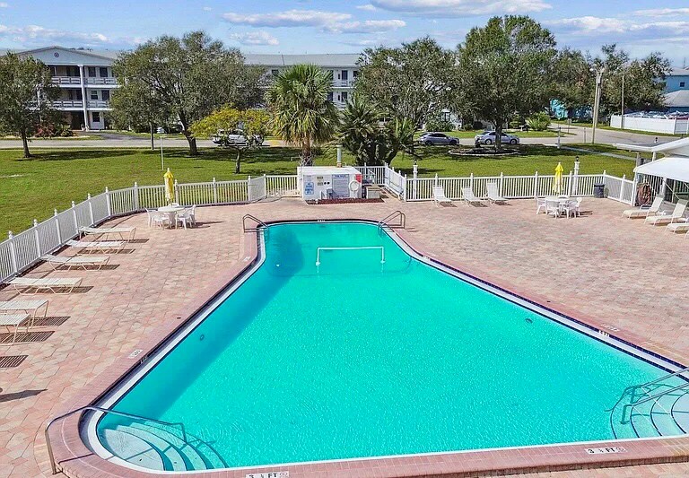 Building Photo - 1900 59th Ave N