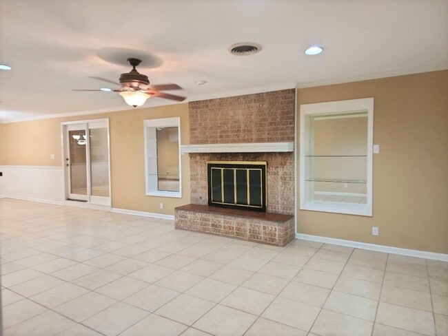 Building Photo - Amazing home ready to move in!