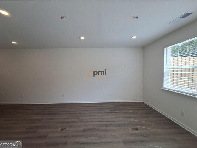 Building Photo - 220 Kenoot Dr