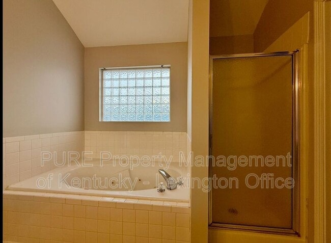 Building Photo - 552 Forest Hill Dr