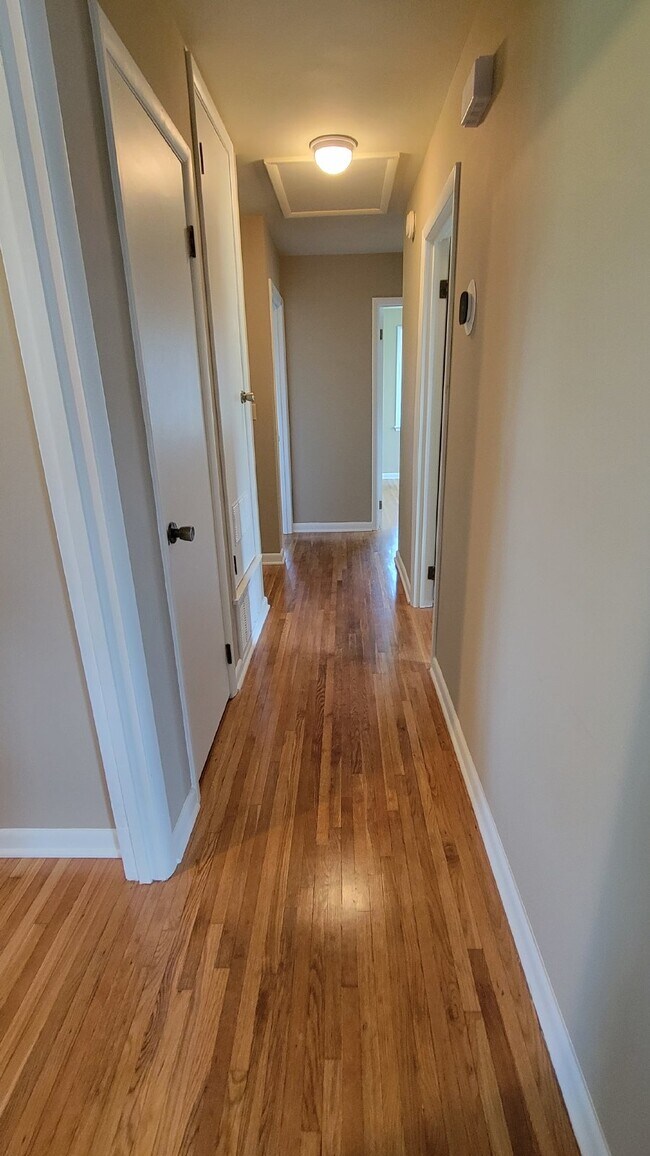 Building Photo - 6408 Robinhood Ln NW