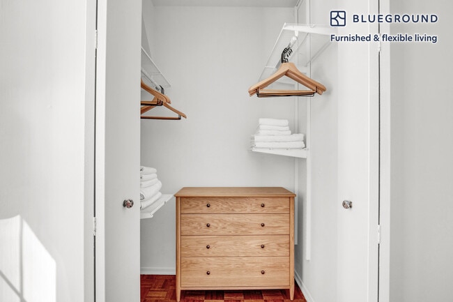 Building Photo - 360 W 34th St.