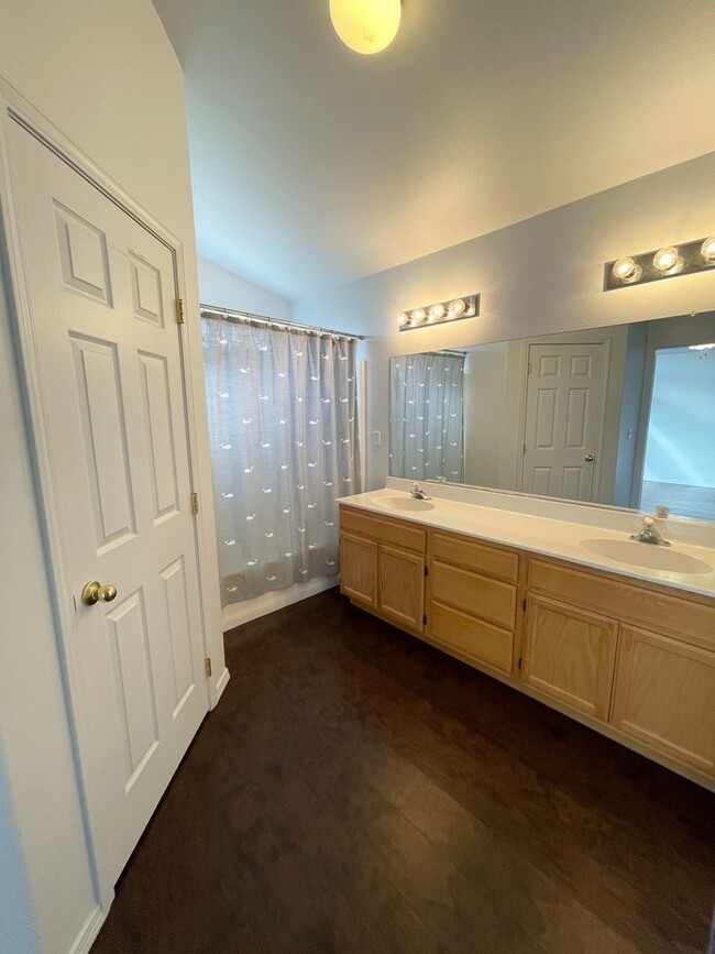 Building Photo - COMING SOON!!! 3 Bedroom 2.5 Bath Home