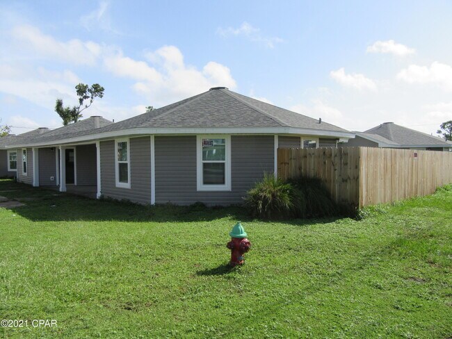 Primary Photo - 1300 Grace Ave